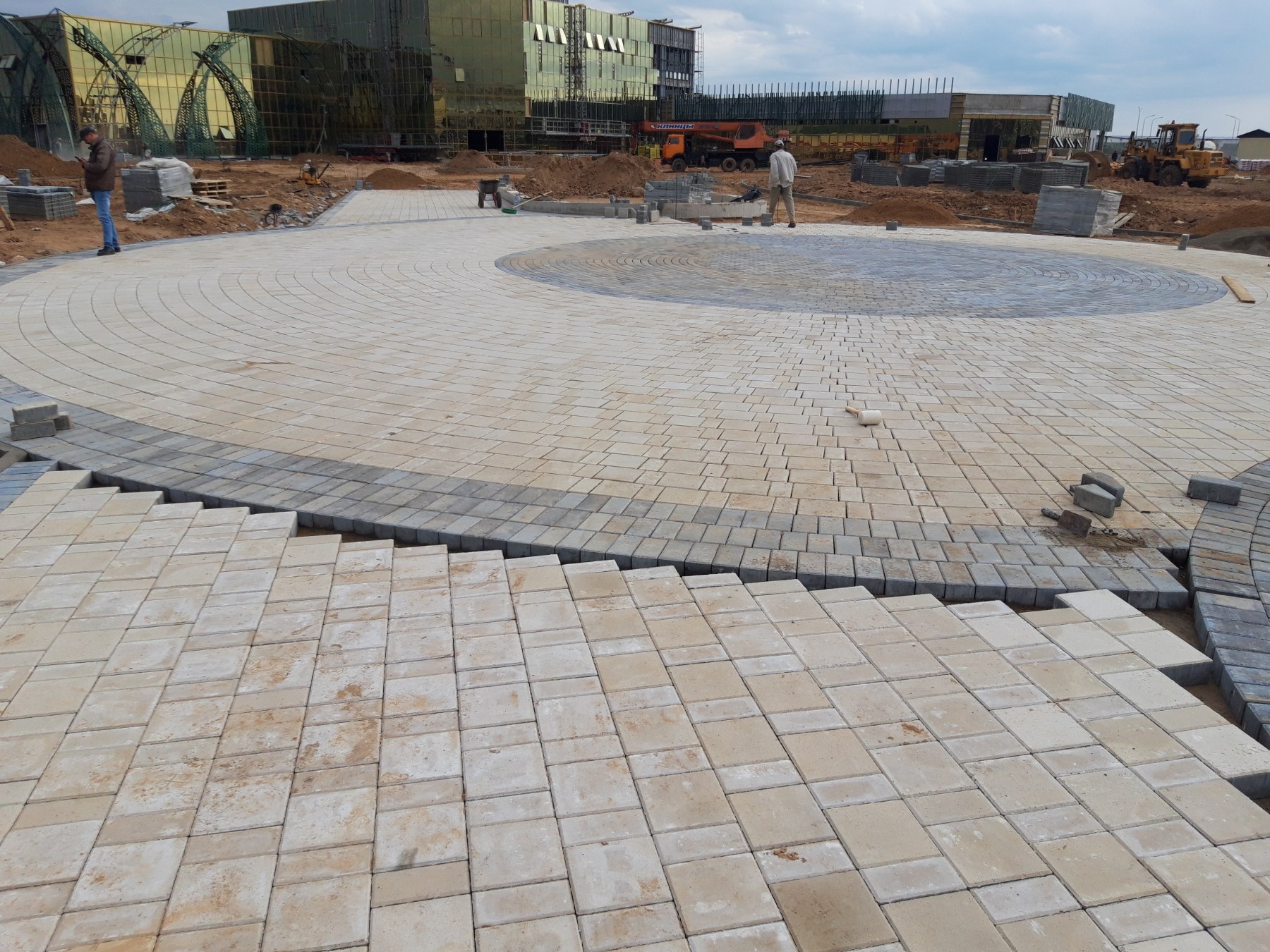 Укладка тротуарной плитки